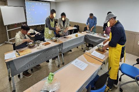 [금정구평생학습관] 앞치마 두른 남자들의 요리교실(24년3학기)