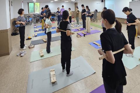 [금정구평생학습관] 척추자세 교정걷기 & Spine 프롭운동(24년3학기)